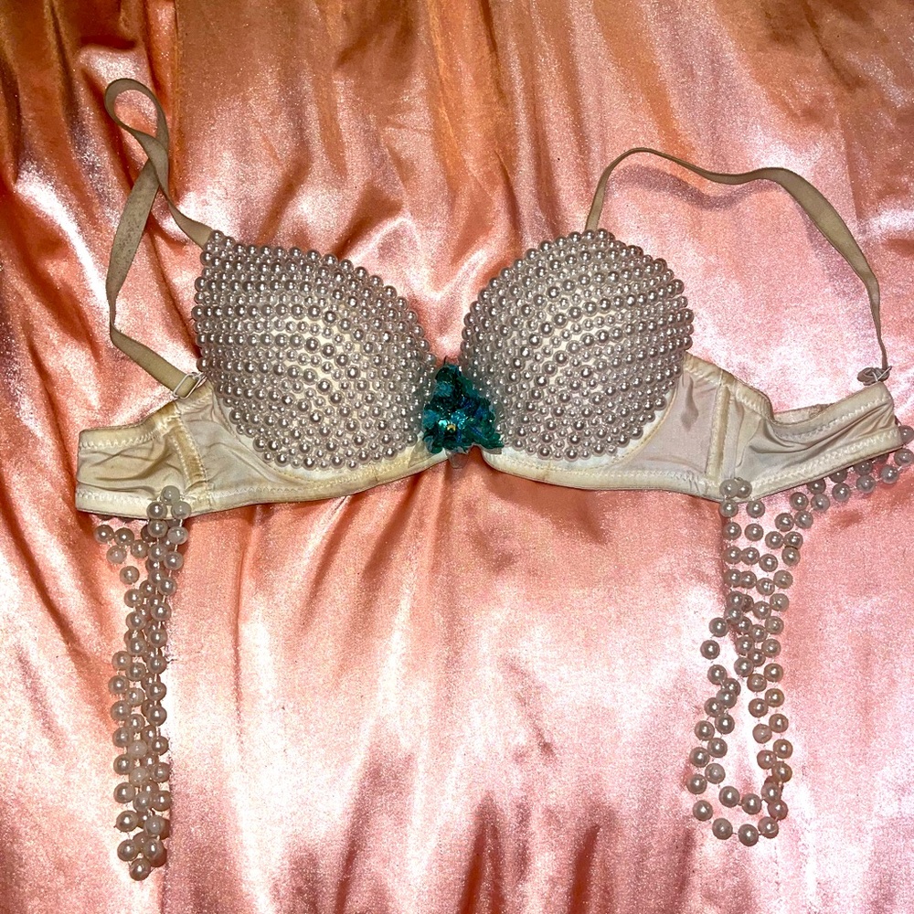Which Pearl Mermaid Rave Top size 32B